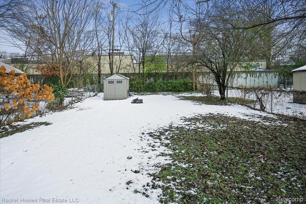 570 Stratford Road Ferndale, MI 48220 - Photo 26 of 32 26-Rear View.jpg