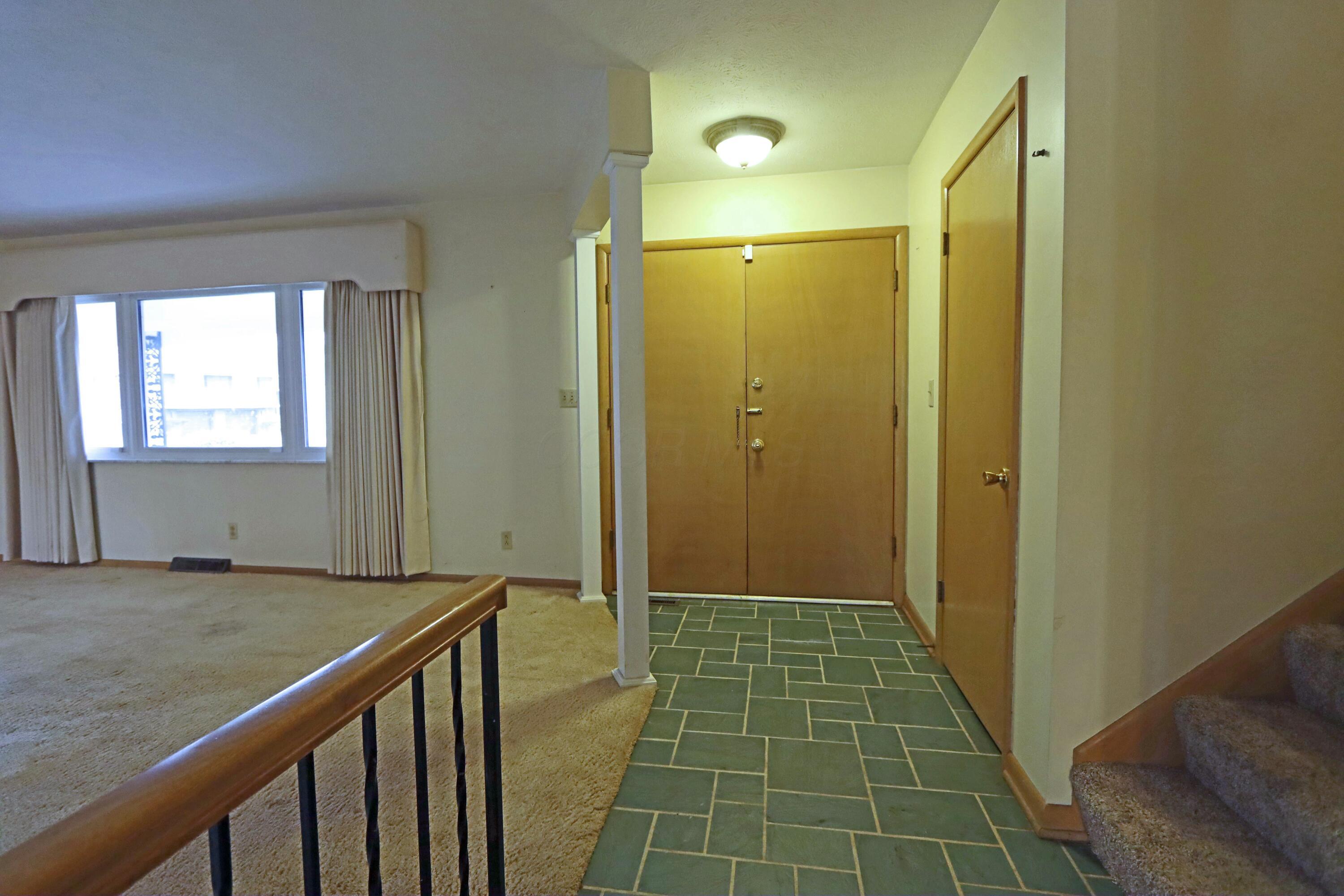1335 Yorktown Road Columbus, OH 43232 - Photo 6 of 42 tempImageGtSKzv