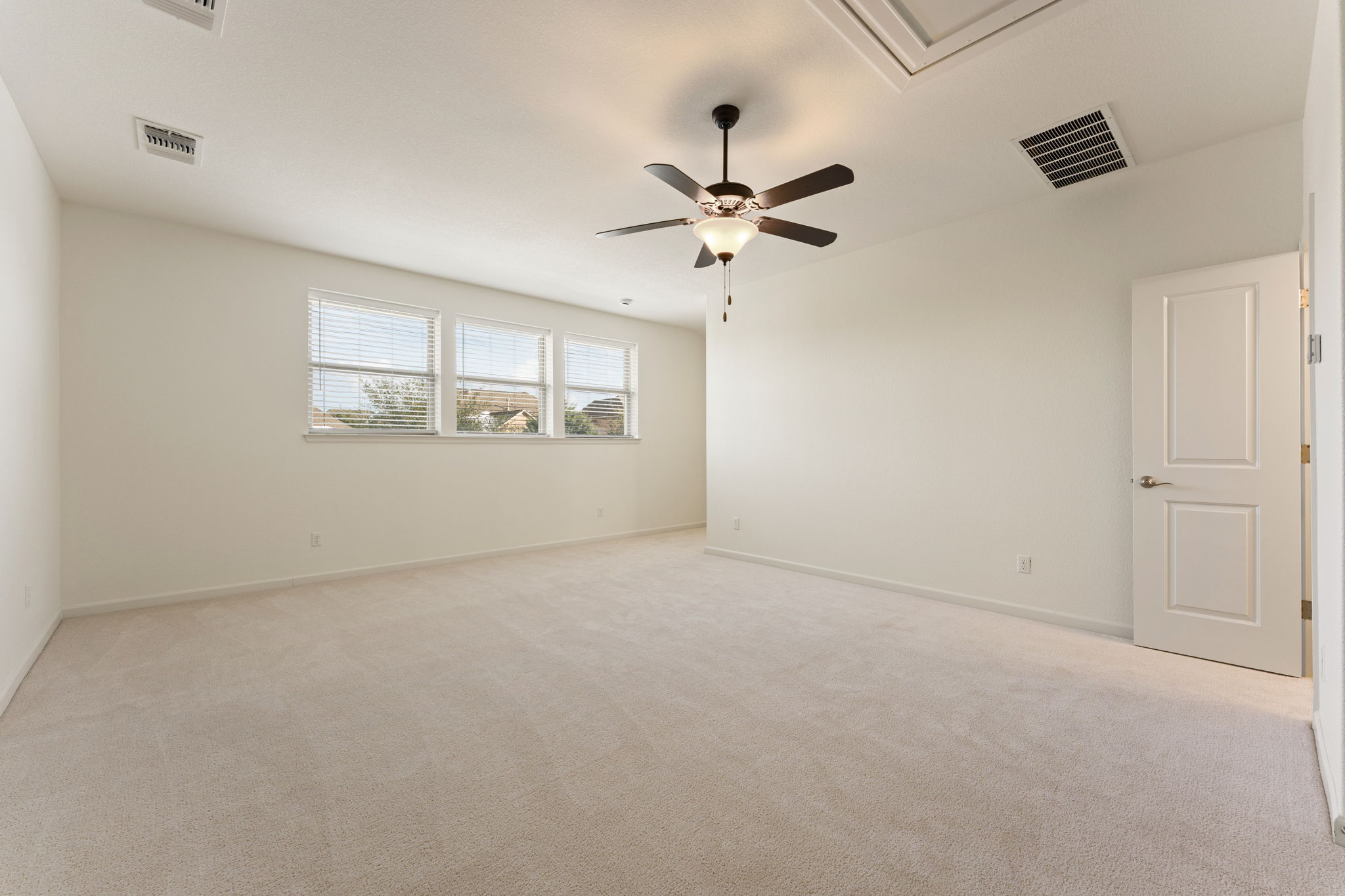 5701 Cherokee Draw Road Austin, TX 78738 - Photo 26 of 33 Another angle of the upstairs bedroom/bonus space.