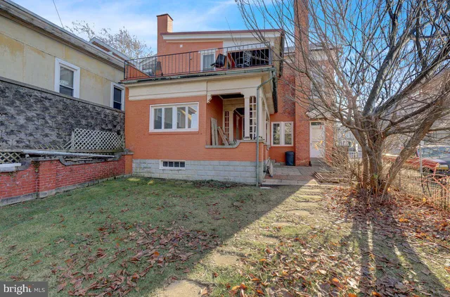 $276,000 | 161 West High Street, Womelsdorf, PA 19567