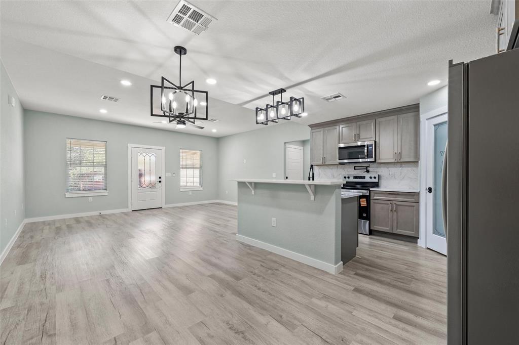 2505 Stewart Drive Waco, TX 76708 - Photo 4 of 16