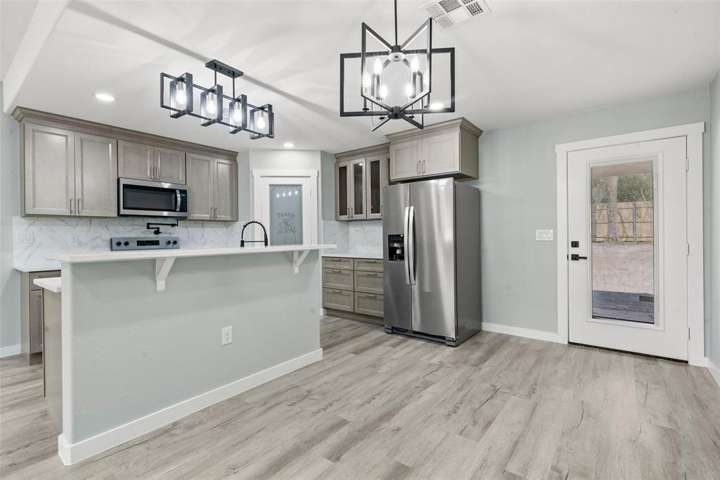 2505 Stewart Drive Waco, TX 76708 - Photo 5 of 16