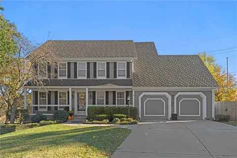 $445,000 | 8641 Greenwood Lane, Lenexa, KS 66215