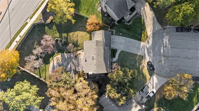 $445,000 | 8641 Greenwood Lane, Lenexa, KS 66215