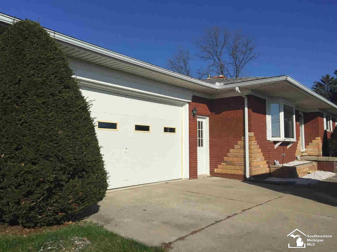 3924 Scofield Carleton Road Carleton, MI 48117 - Photo 2 of 23 Front of Home