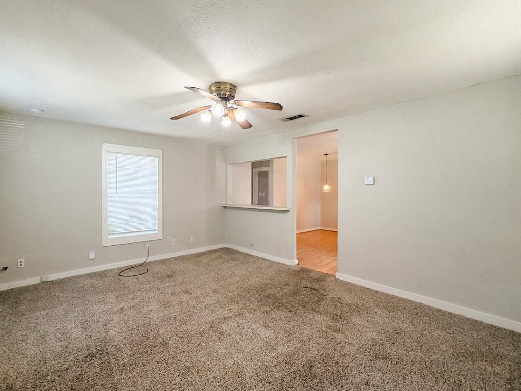 1705 North Robinson Street Cleburne, TX 76031 - Photo 4 of 16