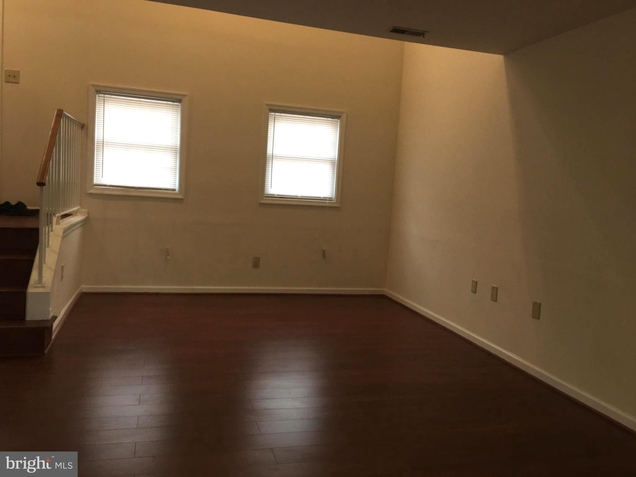 7357 Rokeby Drive Manassas, VA 20109 - Photo 9 of 30 Living Room