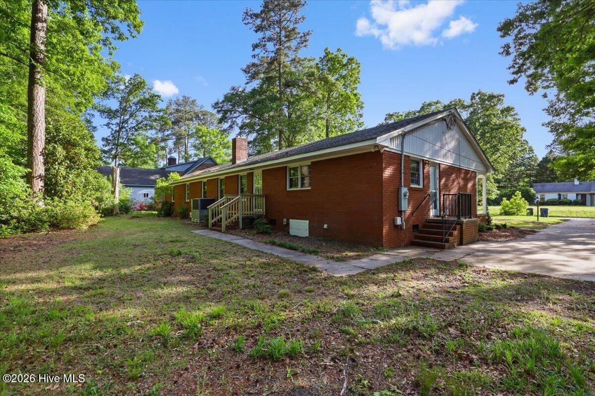 1907 Sedgefield Drive Kinston, NC 28504 - Photo 4 of 34 04-1907 Sedgefield Dr-4