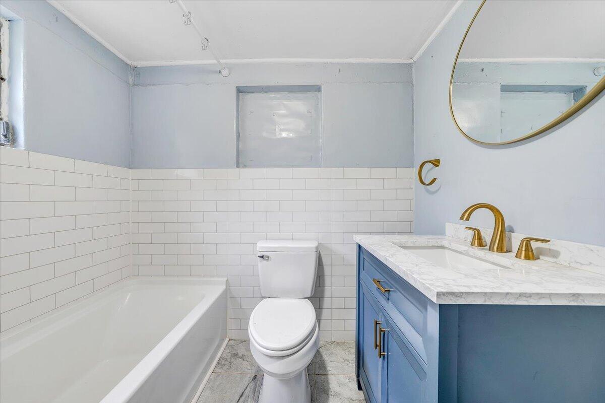 1384 Thaxton Mountain Road Thaxton, VA 24174 - Photo 21 of 44 a bathroom with a sink a toilet and a bathtub