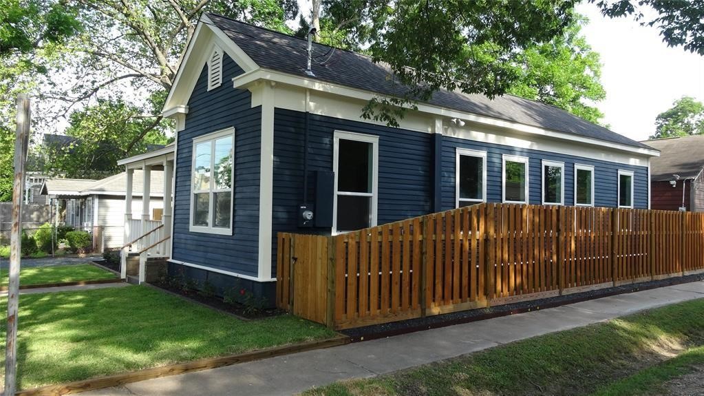 1321 Summer Street Houston, TX 77007 - Photo 2 of 24