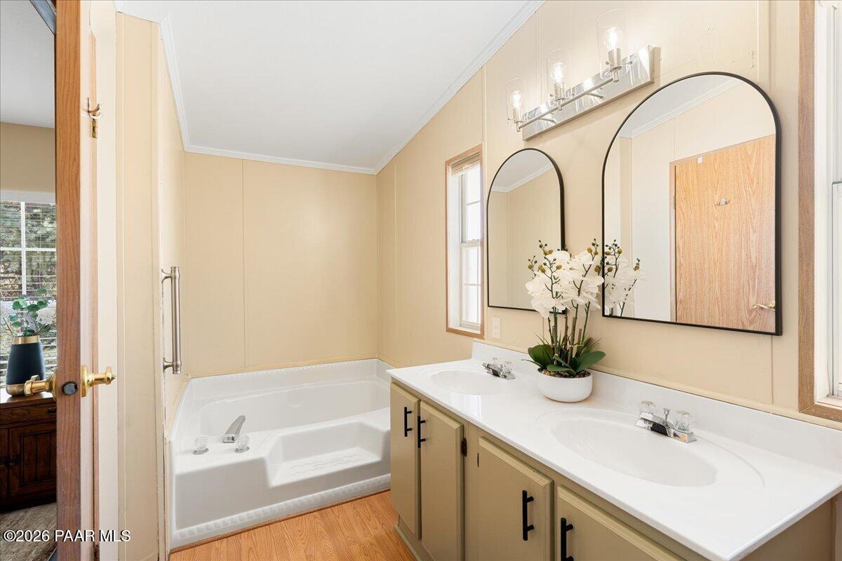 2352 Hillside Loop Road Prescott, AZ 86301 - Photo 13 of 27 Primary Bathroom