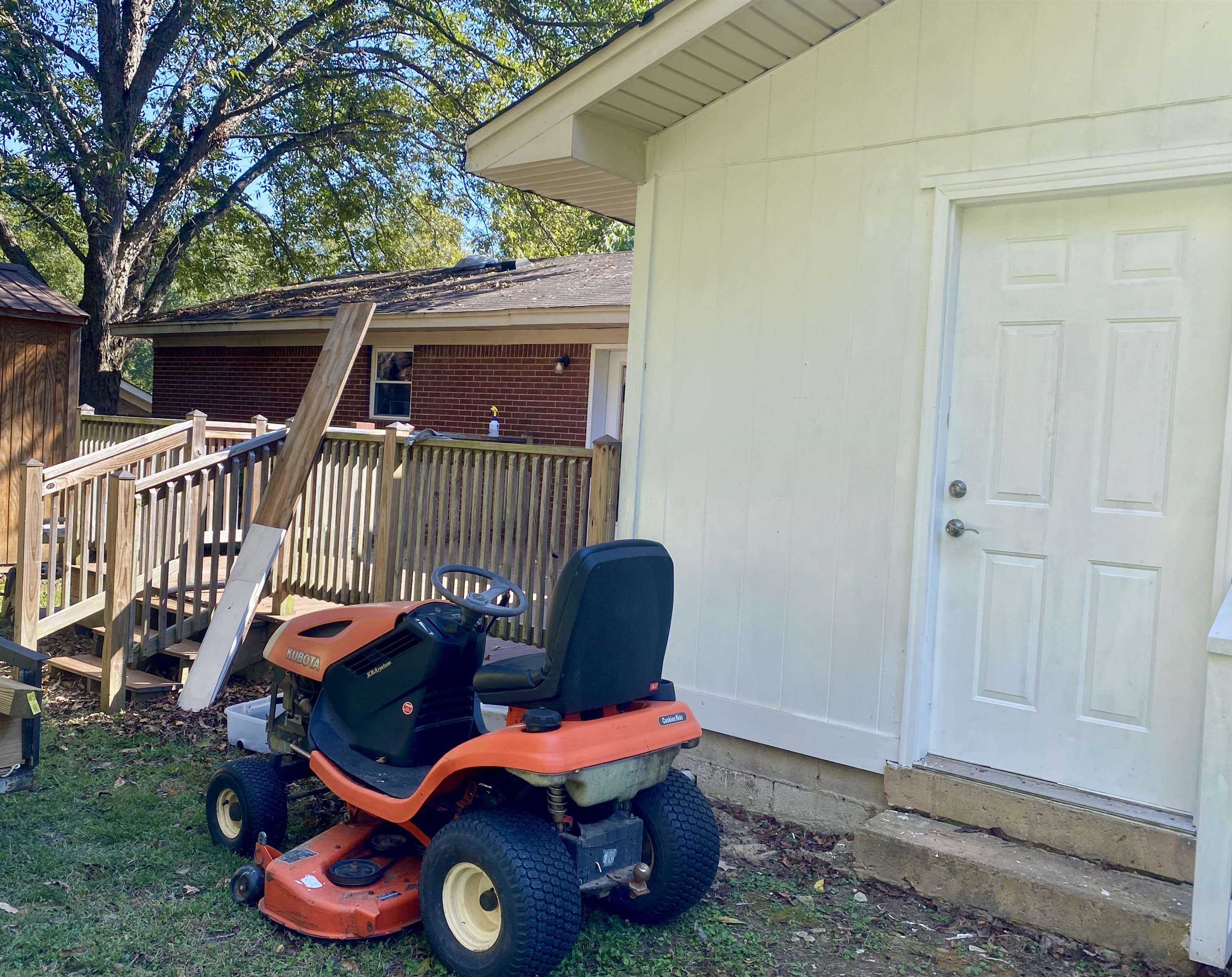 502 James Avenue Covington, TN 38019 - Photo 32 of 40 a backyard of a house with table and chairs