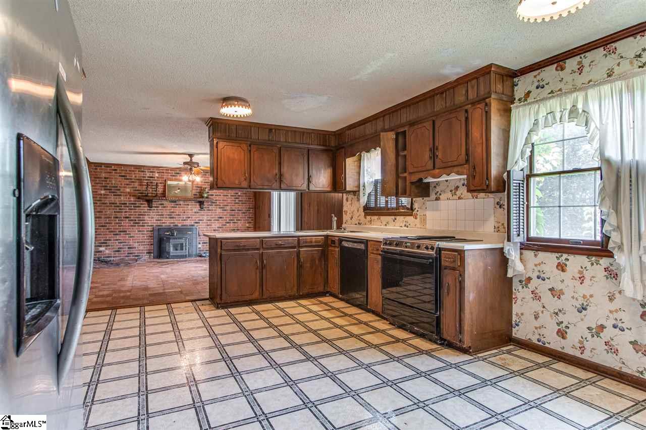 135 State Rd S-42-7023 Campobello, SC 29322 - Photo 11 of 36