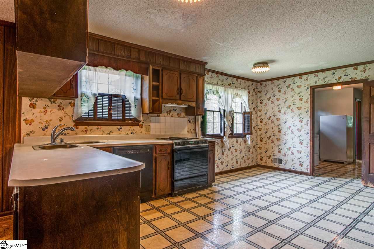 135 State Rd S-42-7023 Campobello, SC 29322 - Photo 14 of 36
