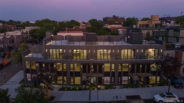 $1,095,000 | 21-31 Shore Boulevard, Unit 2D | Astoria