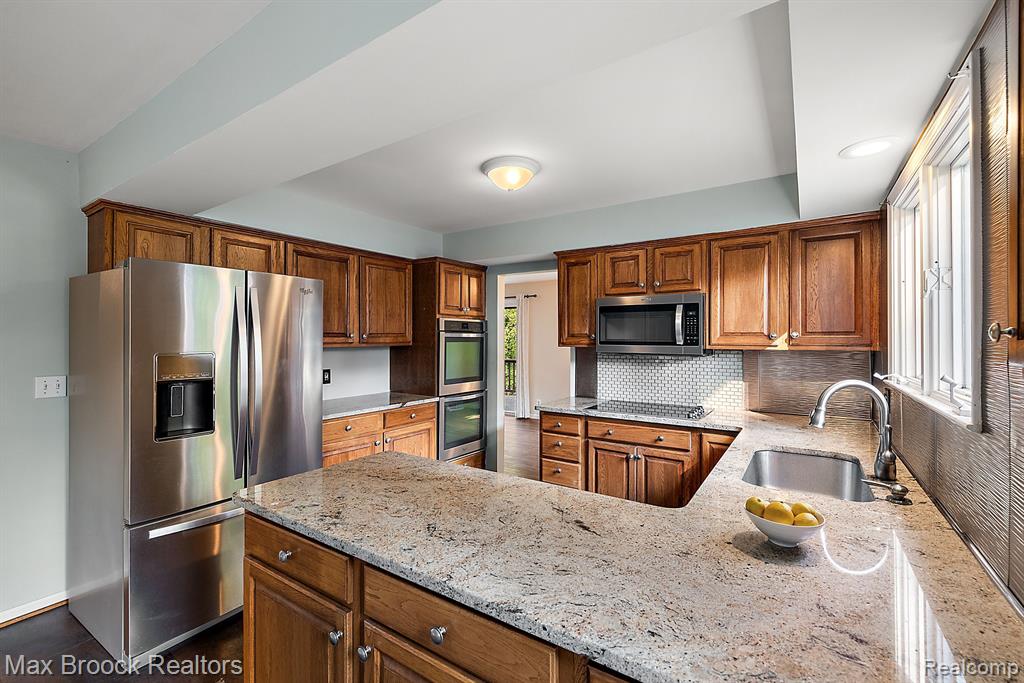 1496 Rochingham Drive Rochester Hills, MI 48309 - Photo 8 of 26 Gallery Image 8