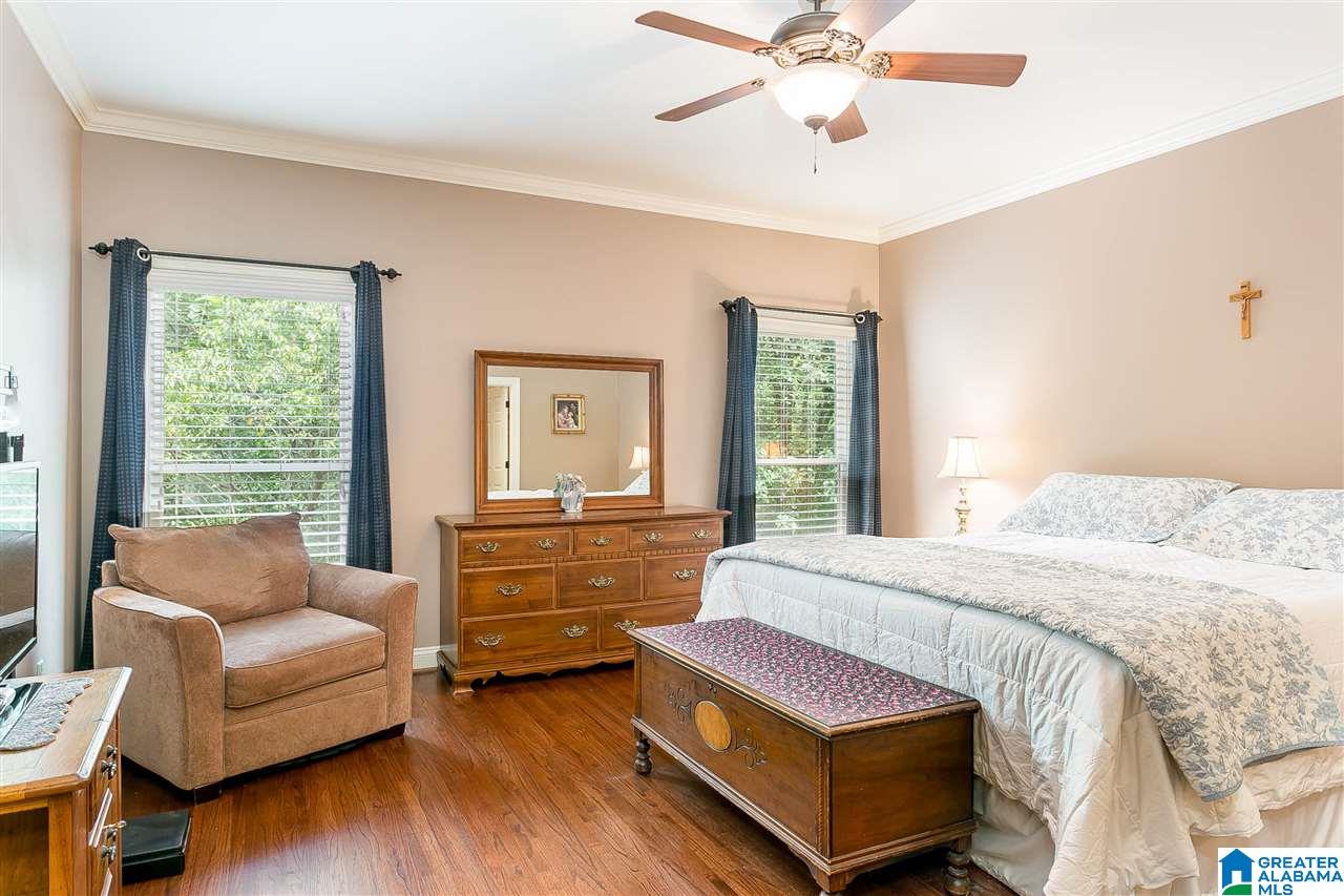 2353 Huntington Ridge Road Homewood, AL 35226 - Photo 17 of 49