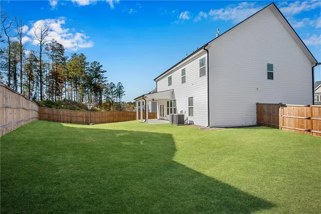a view of a house with backyard and garden