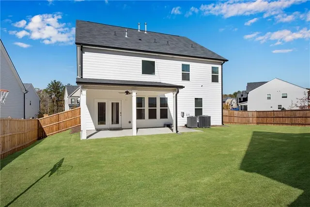 a view of a house with a yard