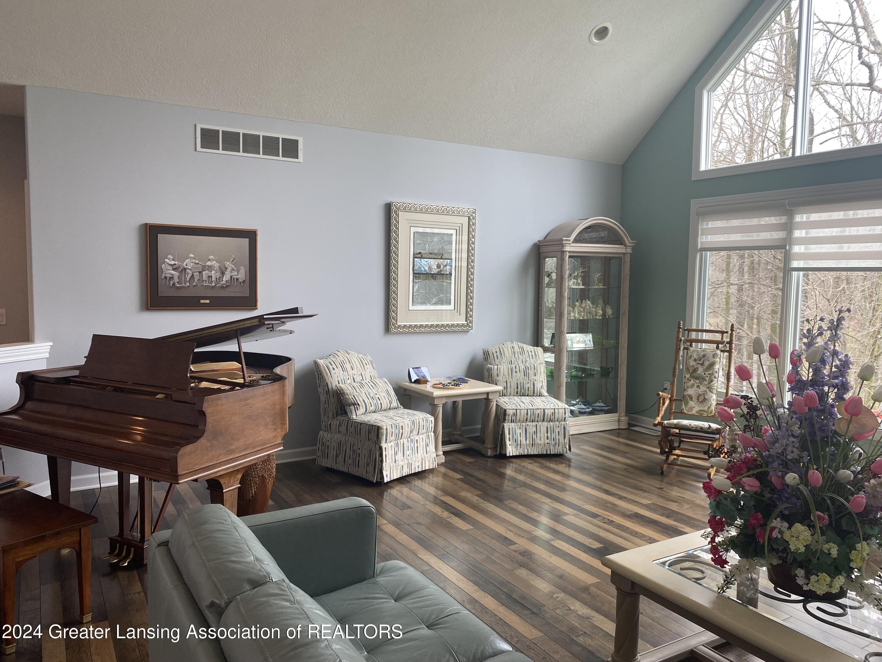 4677 Dimond Way Dimondale, MI 48821 - Photo 6 of 51 Living Room