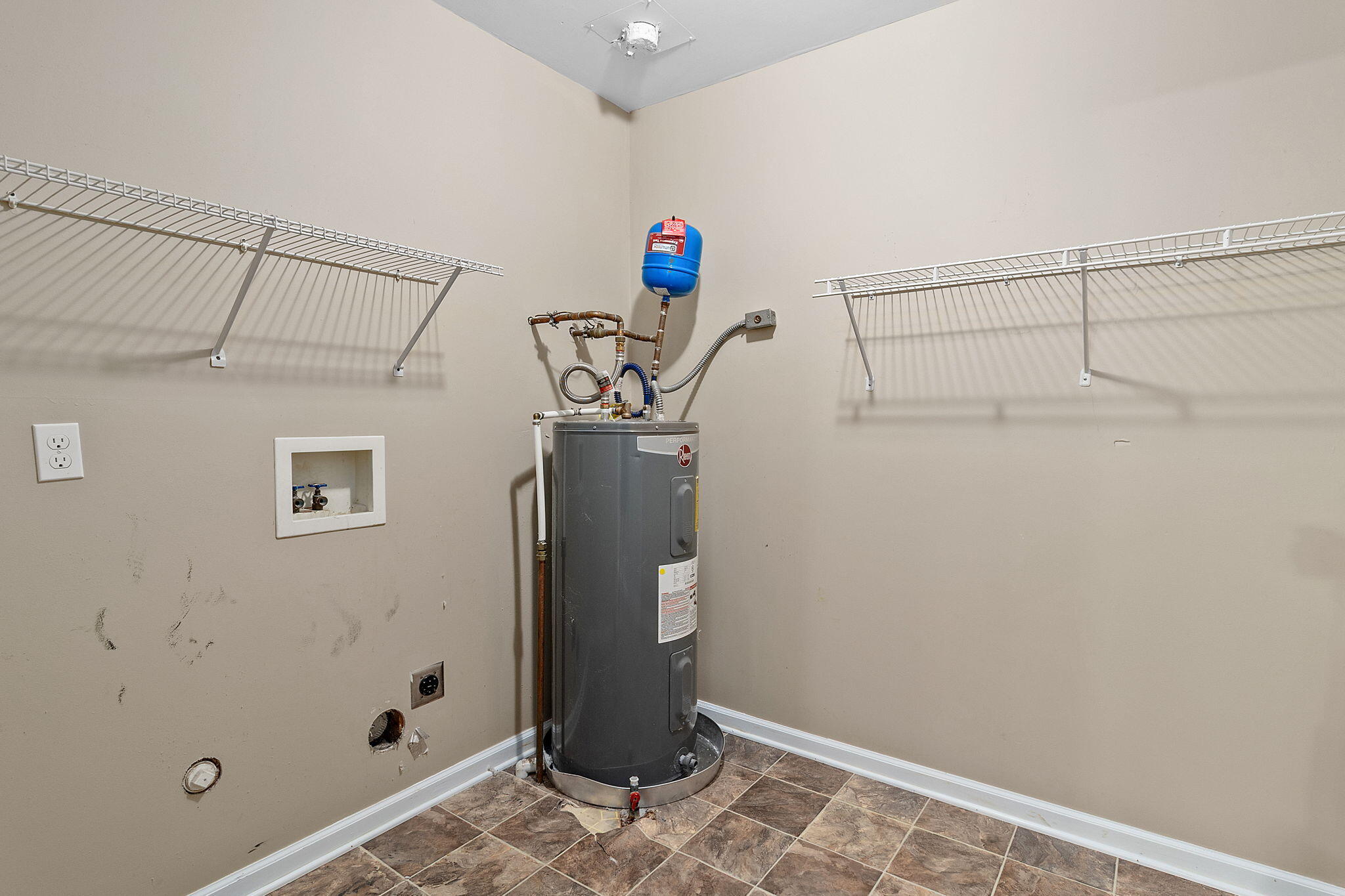 1704 North Concord Road Chattanooga, TN 37421 - Photo 28 of 39 Laundry room