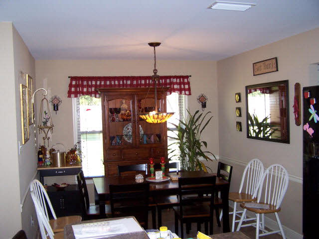 1704 Thames Drive Foley, AL 36535 - Photo 8 of 11 Dining area