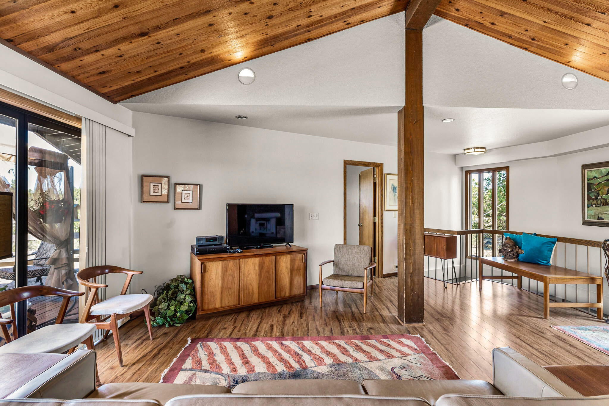 61785 Ten Barr Ranch Road Bend, OR 97701 - Photo 17 of 53 Great room