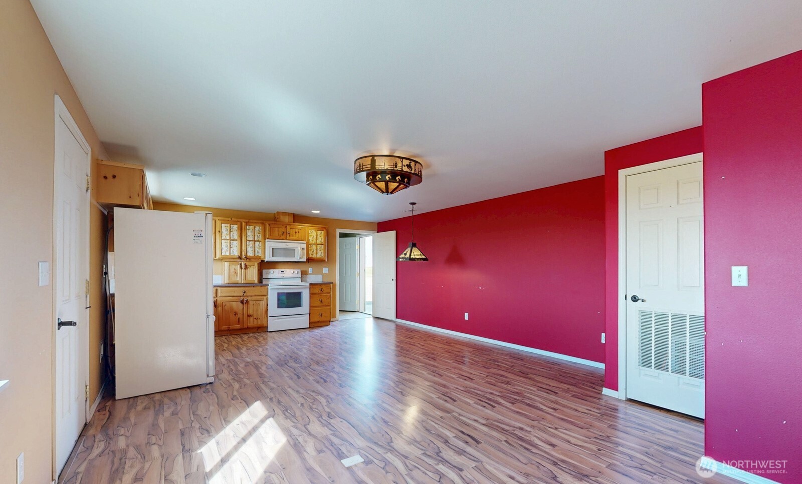 321 Kent Way Eltopia, WA 99330 - Photo 11 of 35 a view of a livingroom with wooden floor