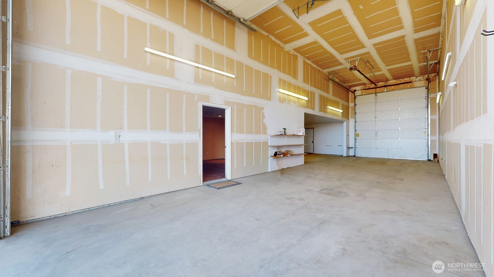 321 Kent Way Eltopia, WA 99330 - Photo 19 of 35 a view of room with refrigerator