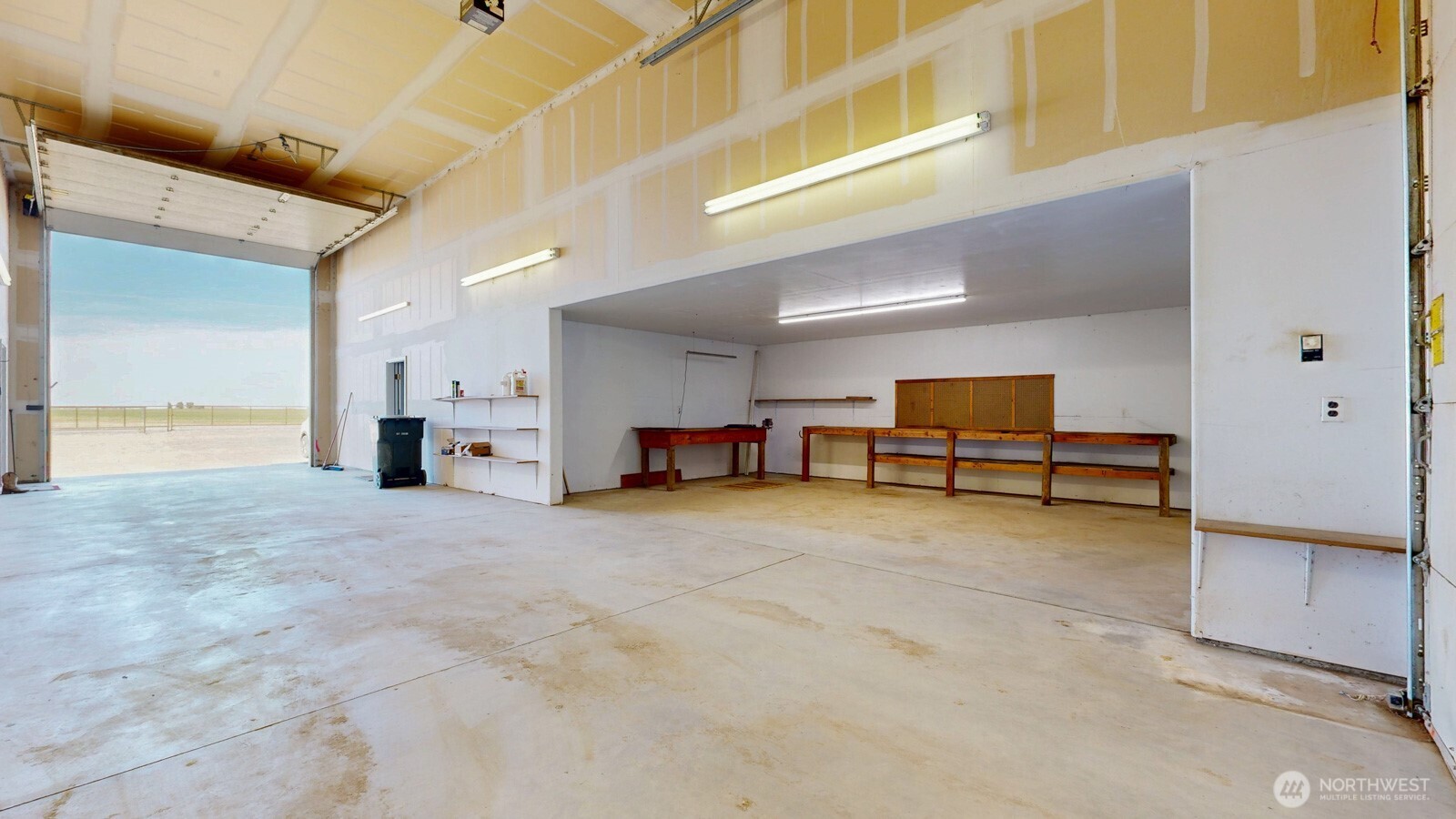 321 Kent Way Eltopia, WA 99330 - Photo 25 of 35 a view of kitchen with refrigerator and a stove