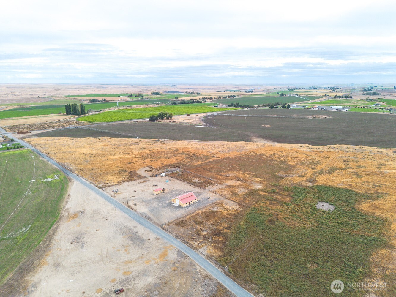 321 Kent Way Eltopia, WA 99330 - Photo 30 of 35 a view of an ocean and beach