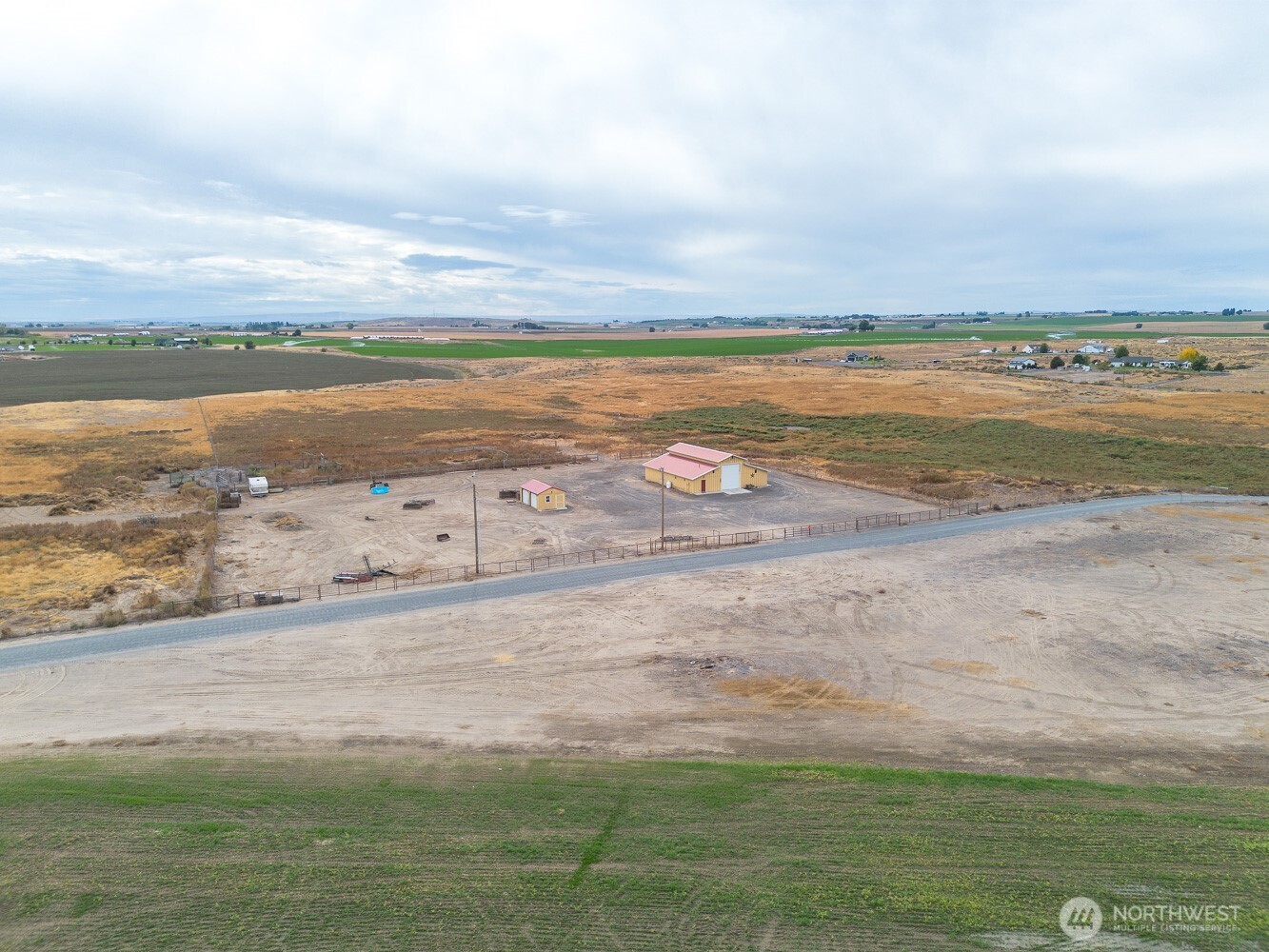 321 Kent Way Eltopia, WA 99330 - Photo 3 of 35 a view of an ocean and beach