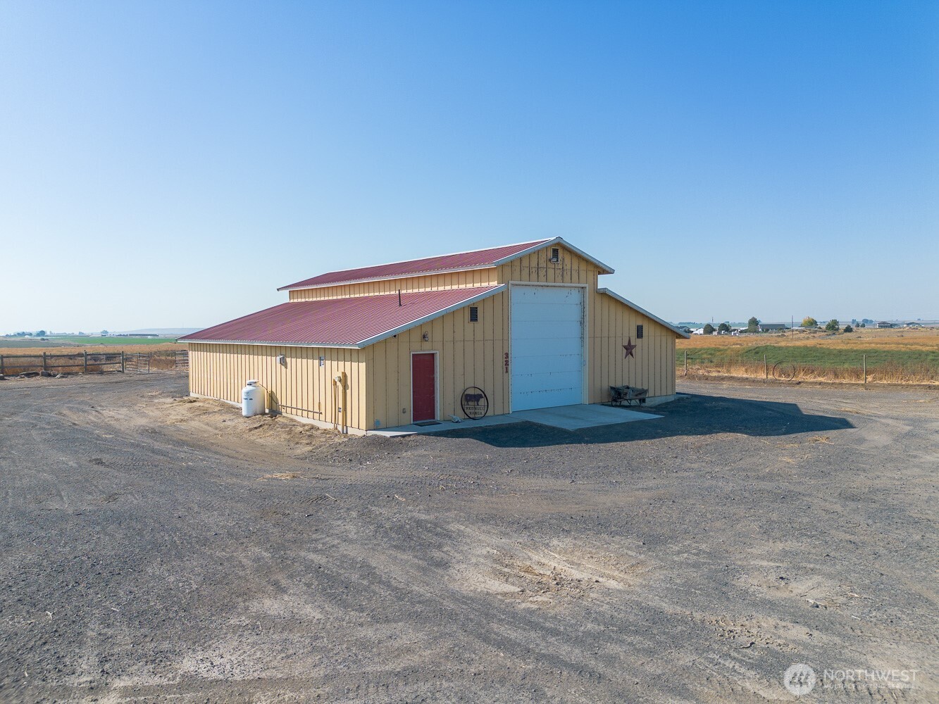 321 Kent Way Eltopia, WA 99330 - Photo 31 of 35 a house with a yard