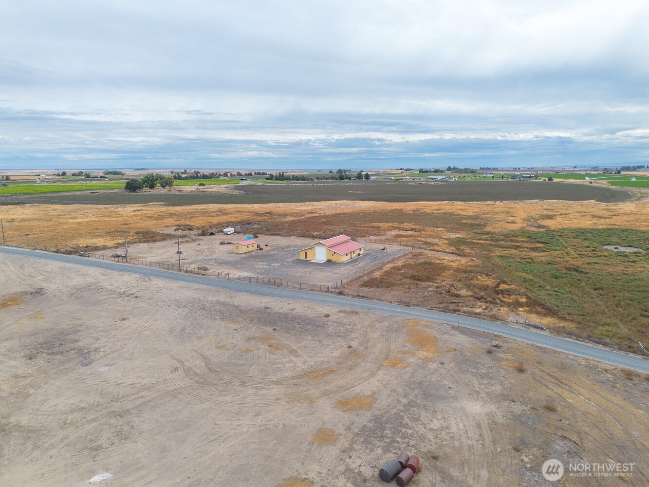 321 Kent Way Eltopia, WA 99330 - Photo 4 of 35 a view of an ocean and beach