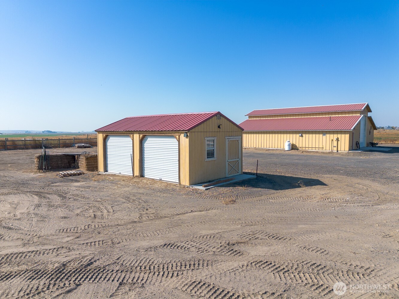 321 Kent Way Eltopia, WA 99330 - Photo 6 of 35 a view of a house with a yard