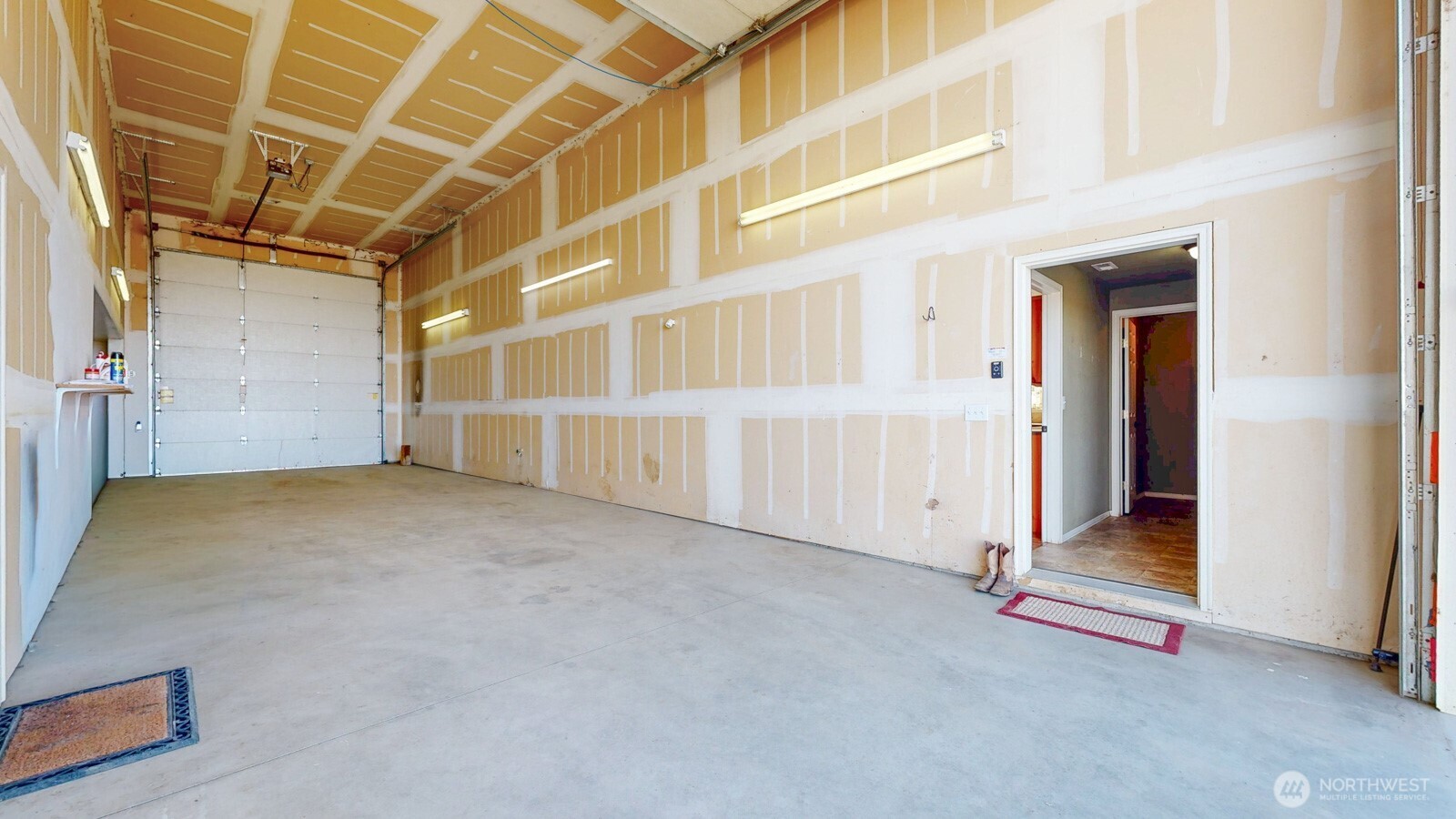 321 Kent Way Eltopia, WA 99330 - Photo 8 of 35 a view of an empty room