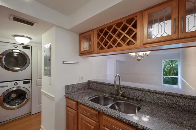 $449,000 | 1542 Oak Street, Unit 6, Sarasota, FL 34236