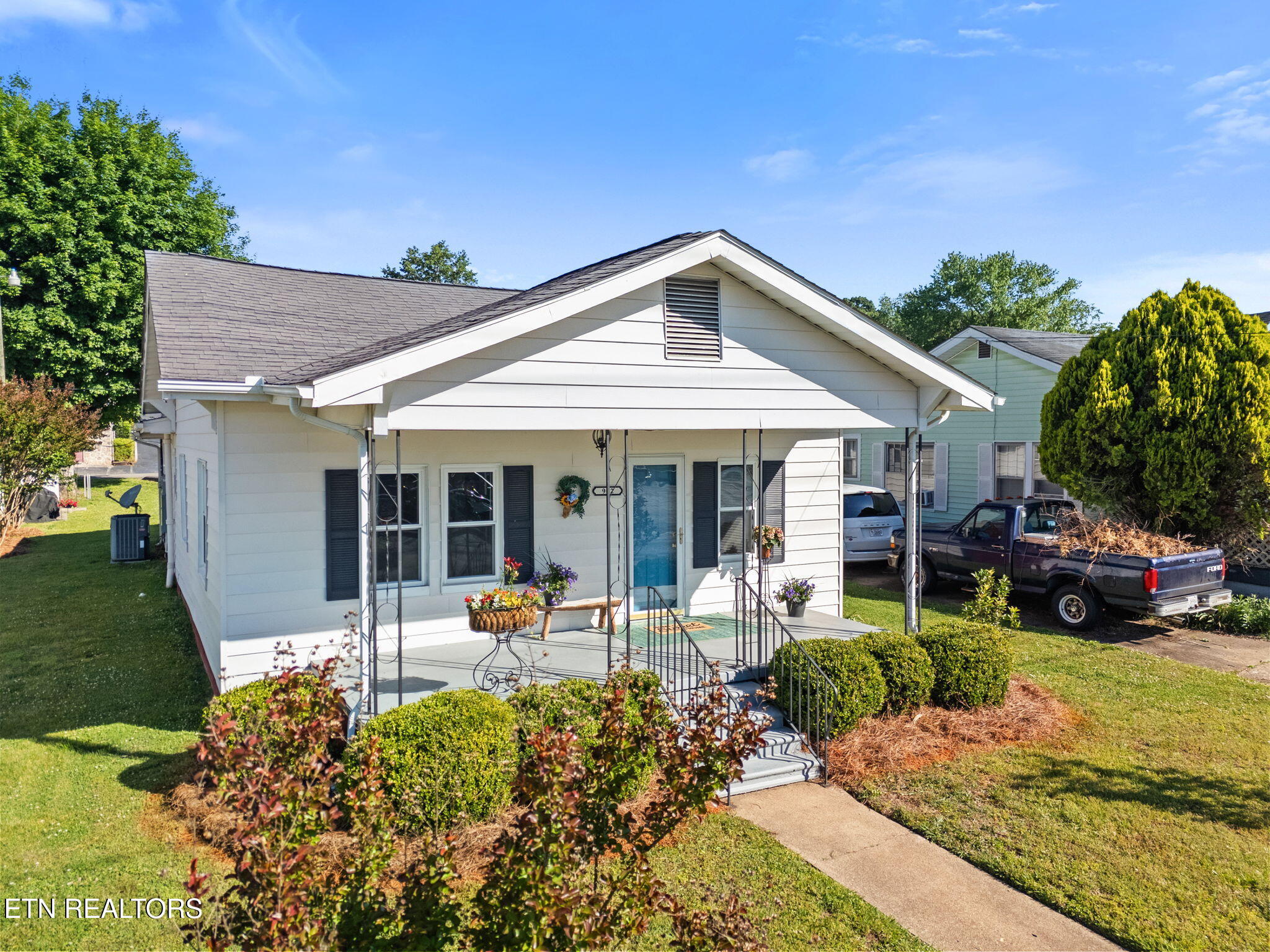 902 Fowler Street Clinton, TN 37716 - Photo 3 of 26 3-web-or-mls-902 Fowler--15
