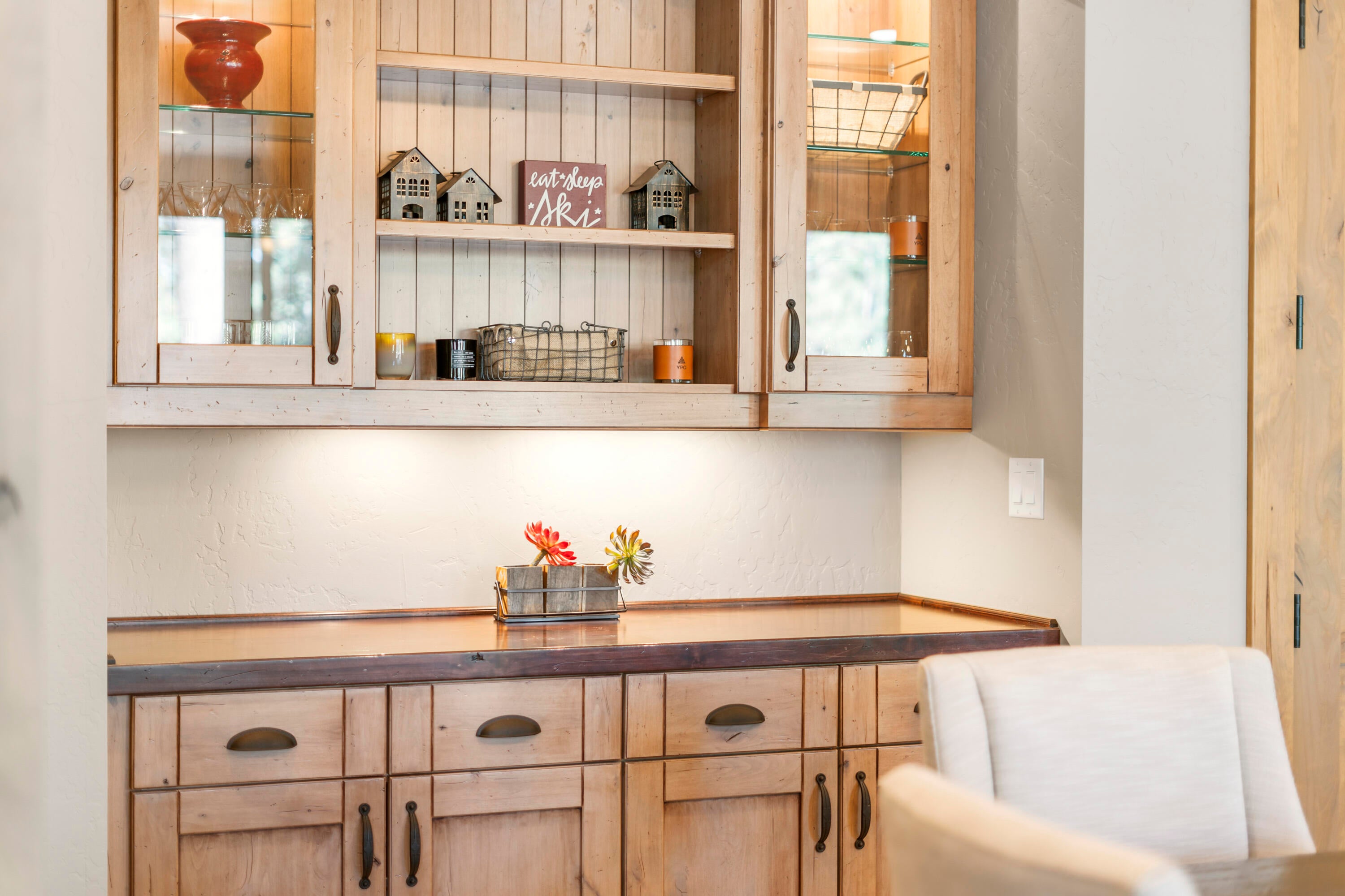 56431 Fireglass Loop, Unit 191 Bend, OR 97707 - Photo 8 of 50 Dining Area Bar