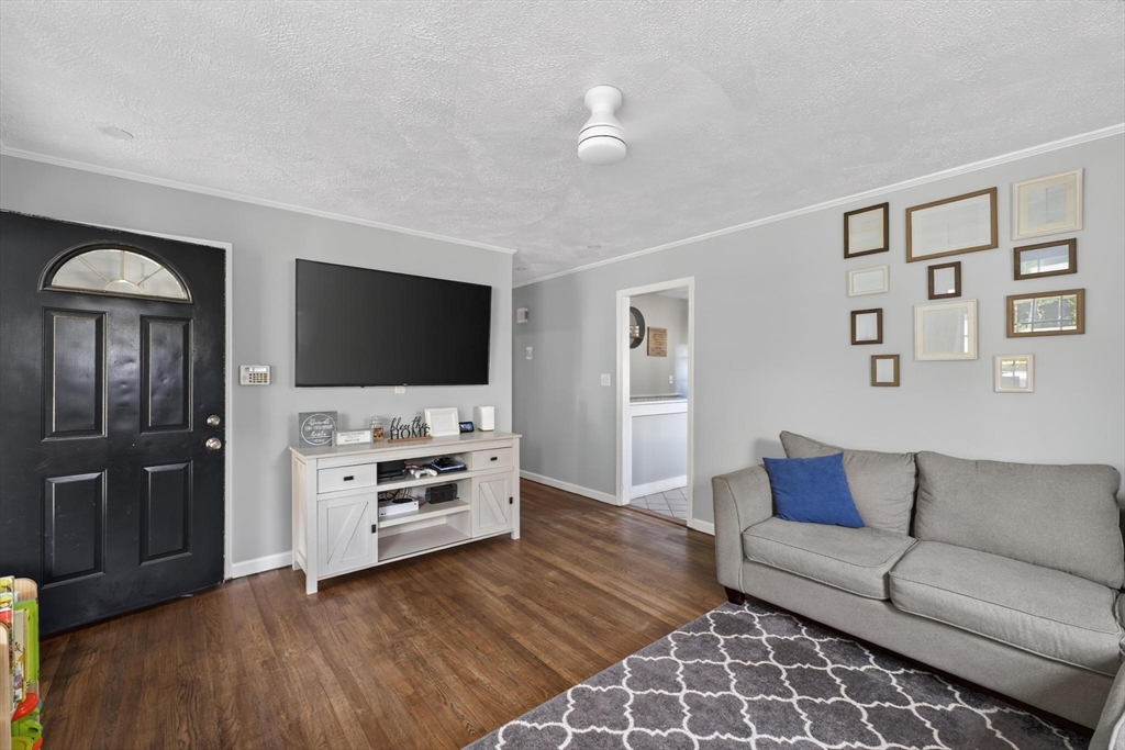 403 Valley Road New Bedford, MA 02745 - Photo 13 of 41