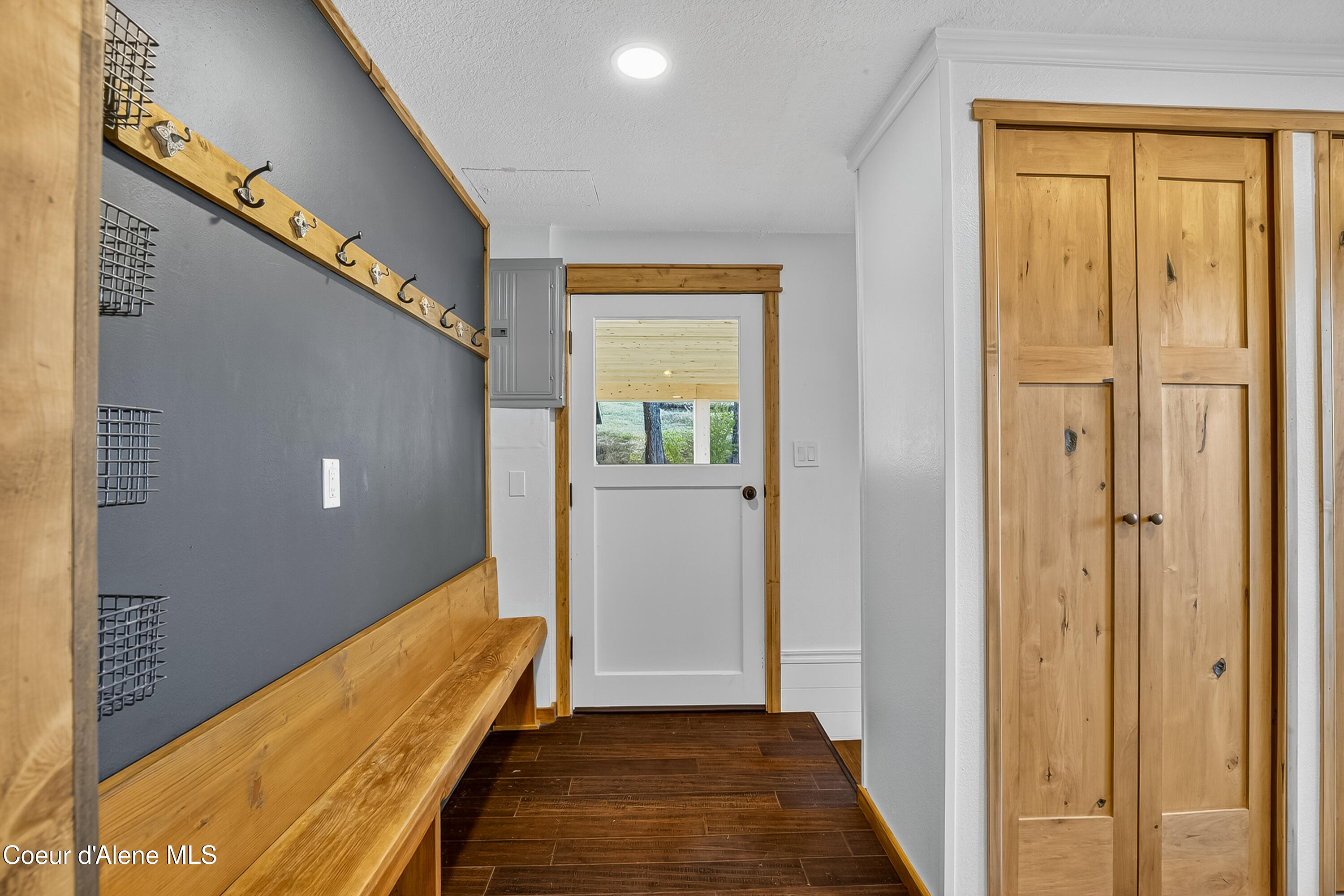 2157 Luke's Gulch Road Stites, ID 83552 - Photo 16 of 48 Main Level Hallway 073_AM3I5548