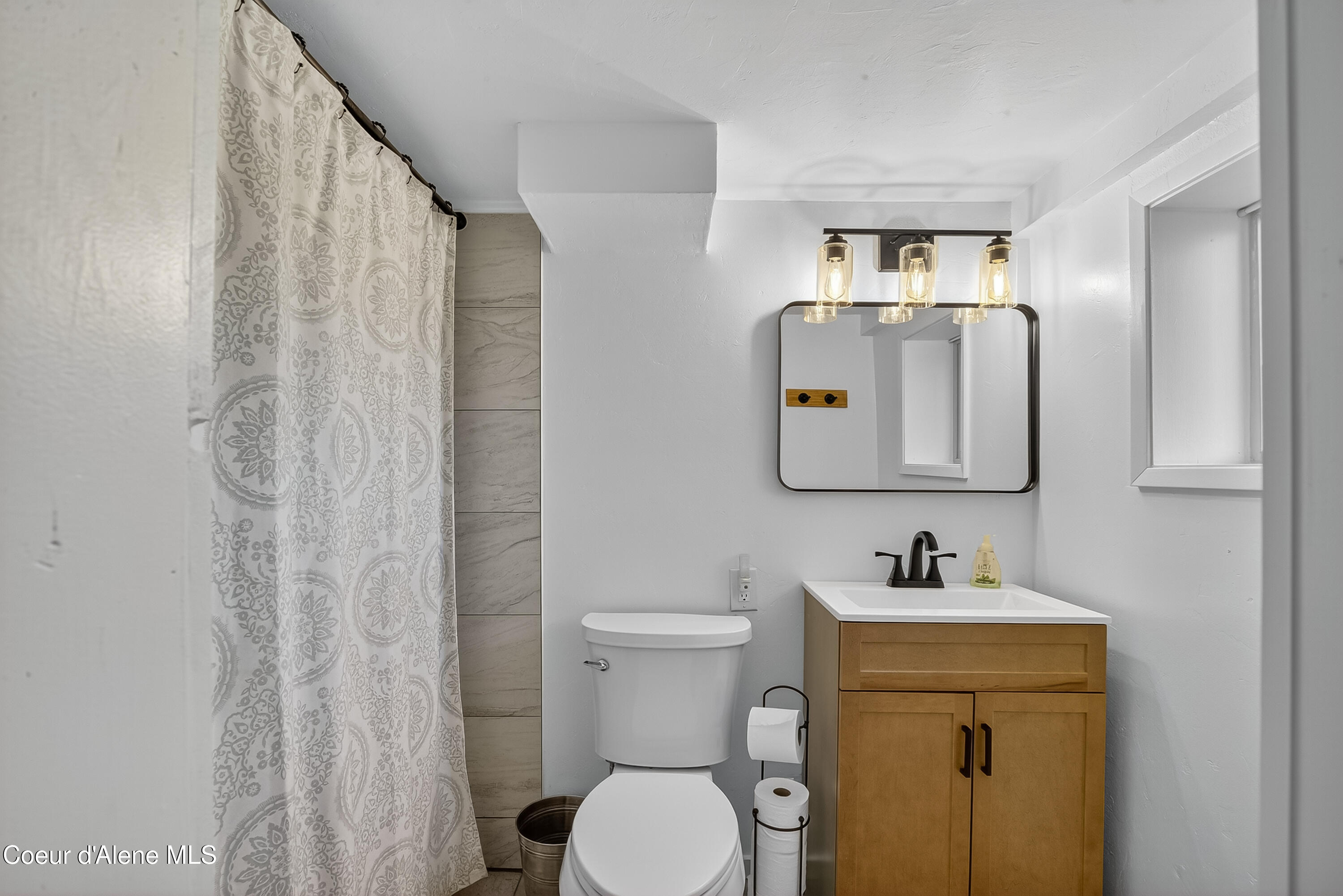 2157 Luke's Gulch Road Stites, ID 83552 - Photo 30 of 48 Bathroom Lower 087_AM3I5615