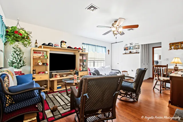 $199,900 | 7314 East Chevy Chase Court, Fox Lake, IL 60020