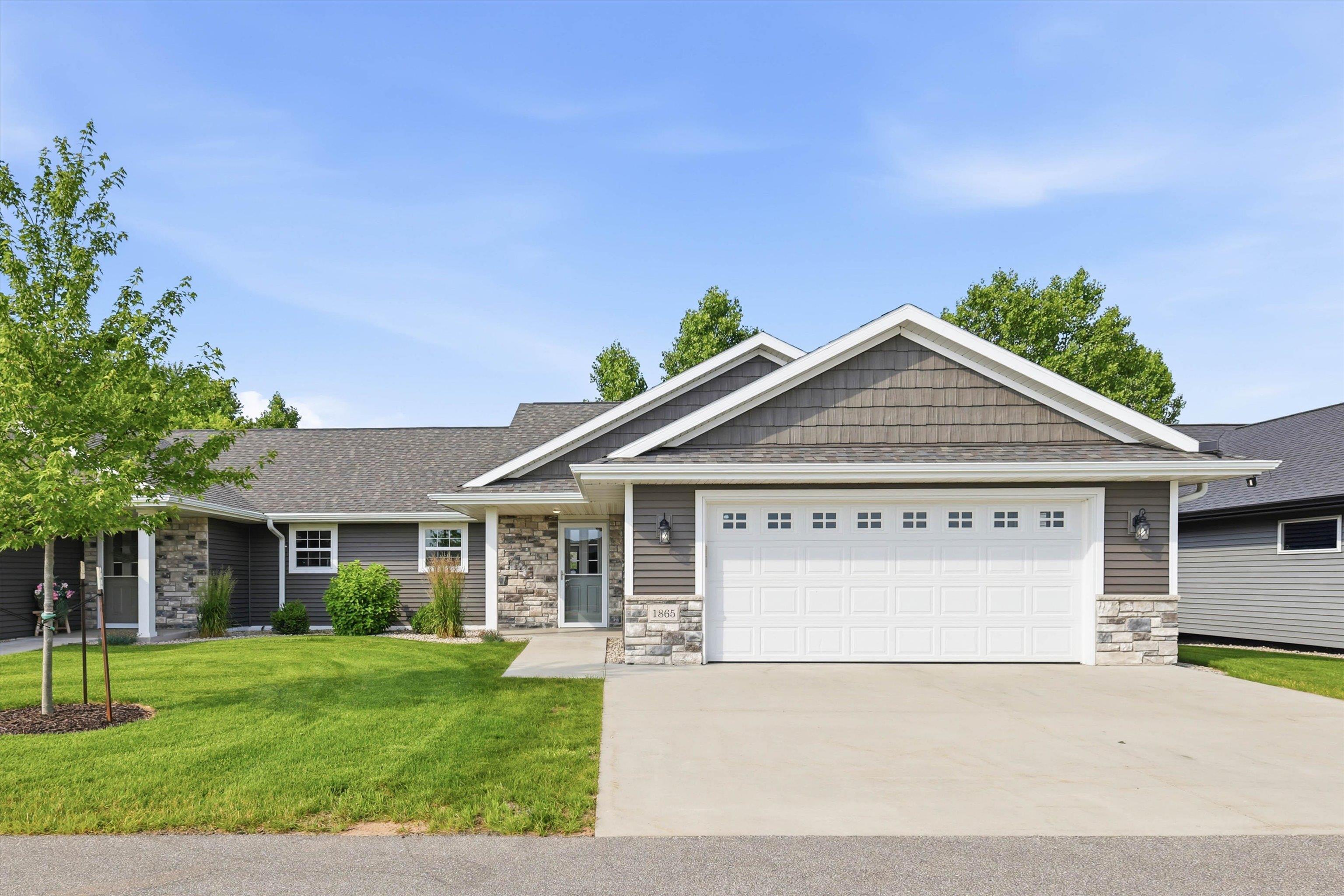 1865 Southbridge Road De Pere, WI 54115 - Photo 2 of 24