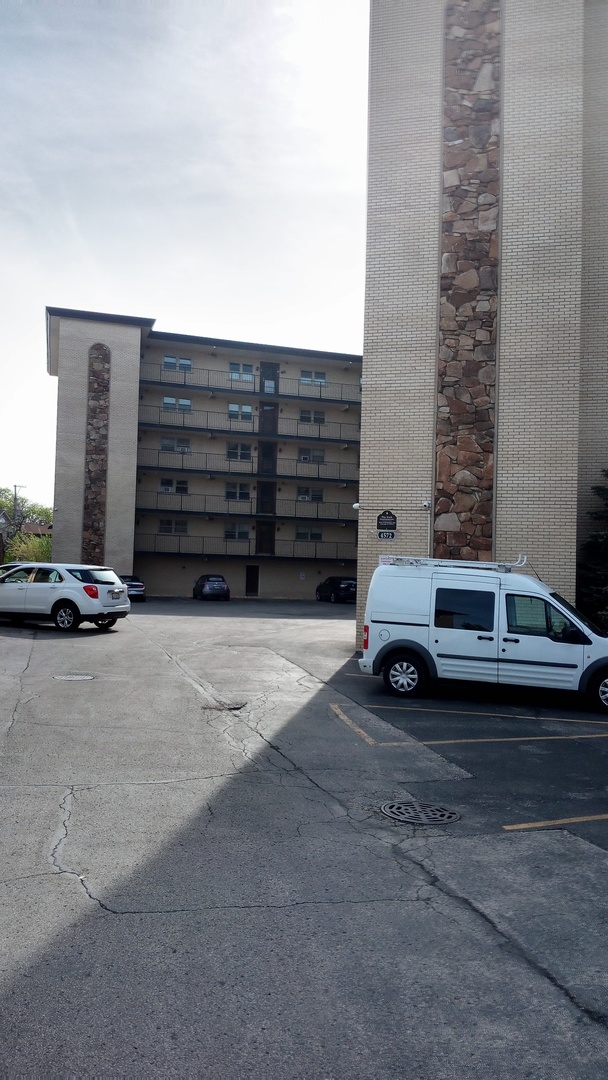 Undisclosed Address Chicago, IL 60630 - Photo 13 of 15 a view of car garage