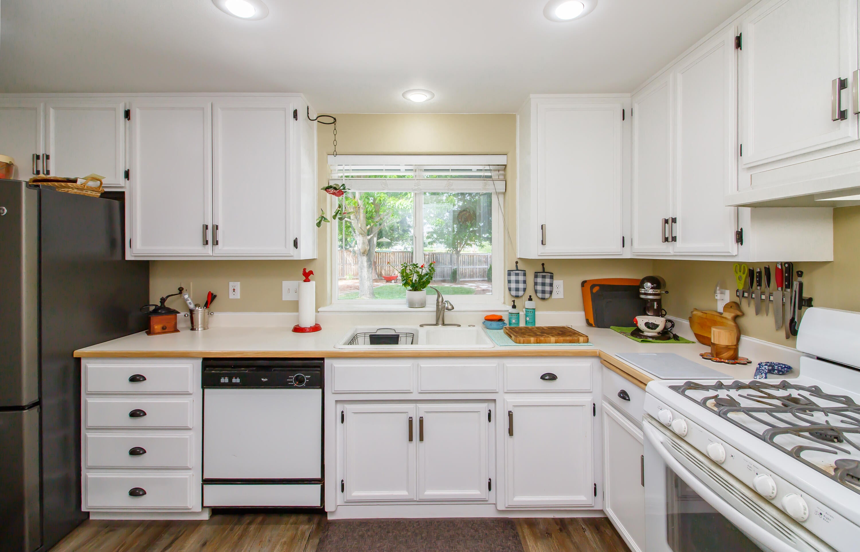 121 Autumn Ridge Road Talent, OR 97540 - Photo 9 of 25 Kitchen2