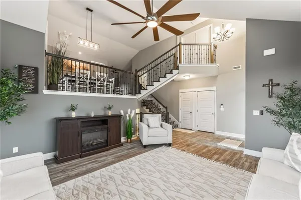 $570,000 | 6388 Northwest Sioux Drive, Parkville, MO 64152