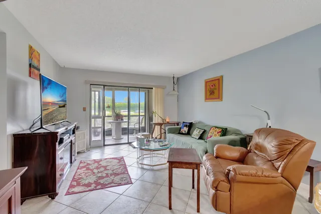 $150,000 | 15401 Pembridge Avenue, Unit 9, Delray Beach, FL 33484