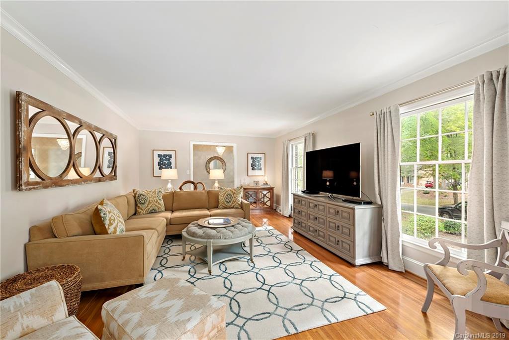 5934 Gate Post Road Charlotte, NC 28211 - Photo 4 of 23 Gallery Image 4