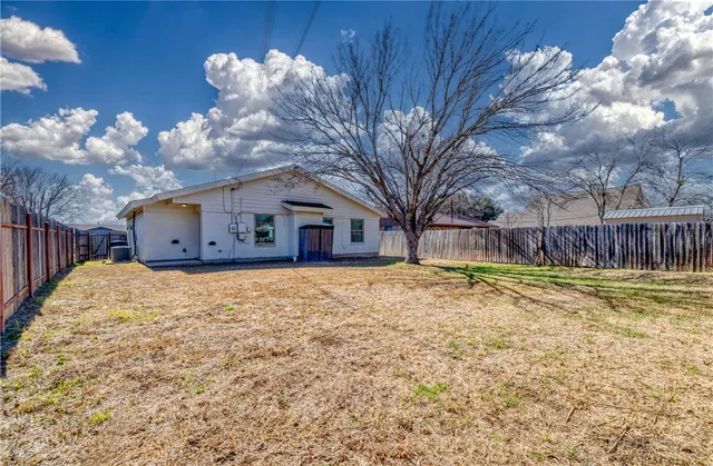 a house view with a outdoor space